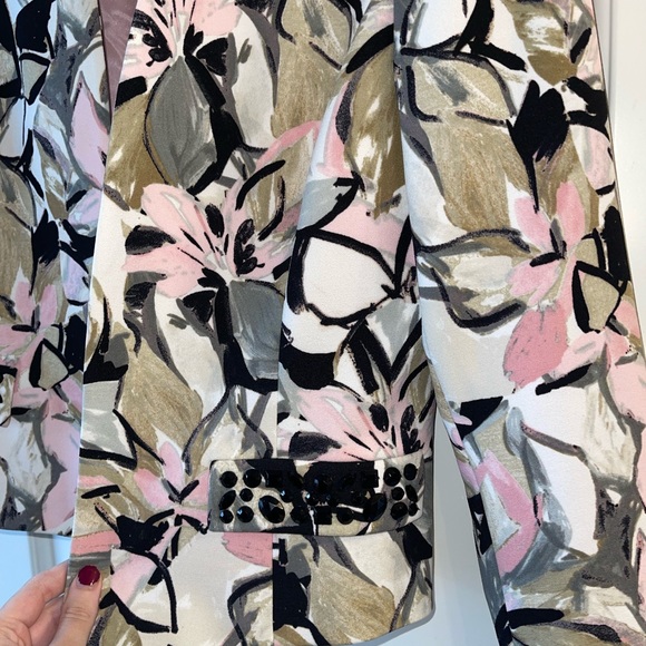 Floral blazer with faux rhinestone pocket - Picture 3 of 5